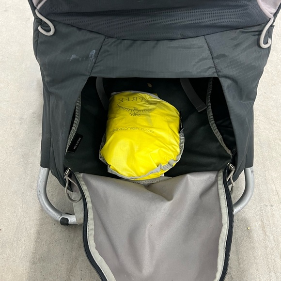 Osprey Gray and Black Men's Backpack - Picture 9 of 15